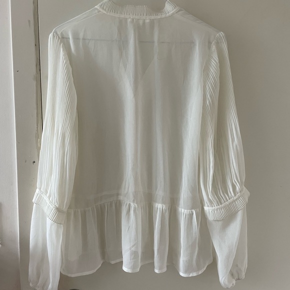 Beautiful sheer blouse - Picture 2 of 4